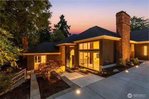 8402 SE 53rd Pl, Mercer Island, WA 98040
