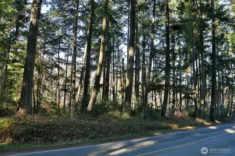 6880 Holst Rd, Clinton, WA 98236