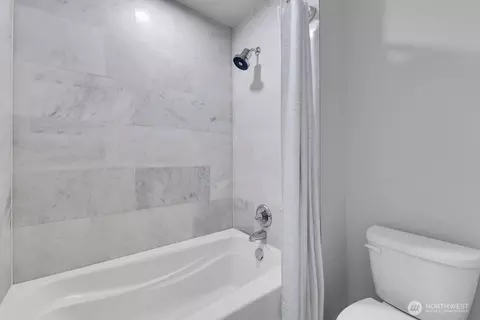 Bath - 311 182nd St SE, Bothell, WA 98012 photo 2 of 4