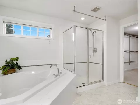 Bath - 3928 208th Pl SE, Bothell, WA 98021 photo 3 of 4