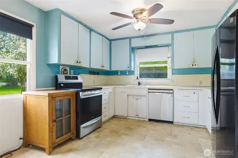 Kitchen - 7316 166th Ave E, Sumner, WA 98390 photo 1 of 2