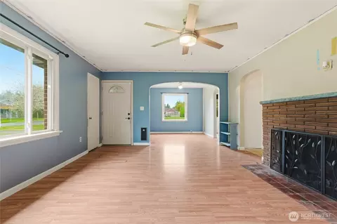 Living - 7316 166th Ave E, Sumner, WA 98390 photo 3 of 9