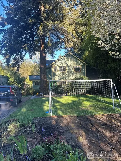 1825 Sullivan St NE, Olympia, WA 98506