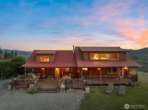 767 Bill Shaw Rd, Pateros, WA 98846