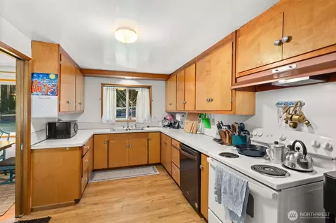 Kitchen - 810 King Rd, Winlock, WA 98596 photo 1 of 2