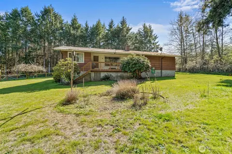 Exterior - 810 King Rd, Winlock, WA 98596 photo 9 of 10