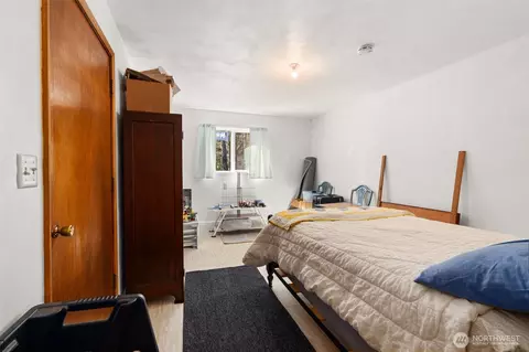 Bedroom - 810 King Rd, Winlock, WA 98596 photo 2 of 4