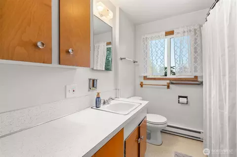 Bath - 810 King Rd, Winlock, WA 98596 photo 1 of 1