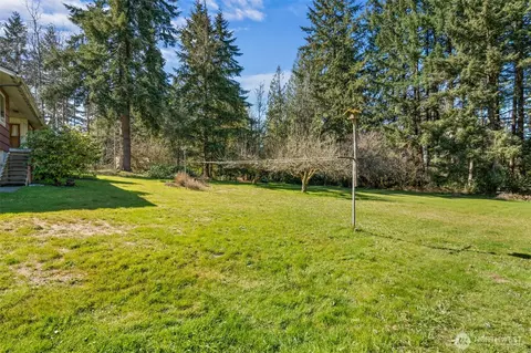 Exterior - 810 King Rd, Winlock, WA 98596 photo 6 of 10