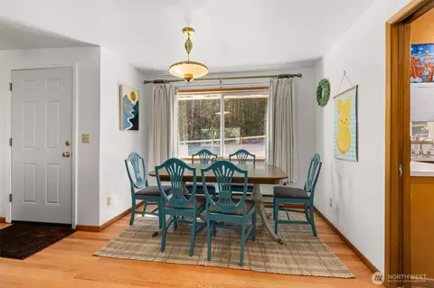 Dining - 810 King Rd, Winlock, WA 98596 photo 1 of 1