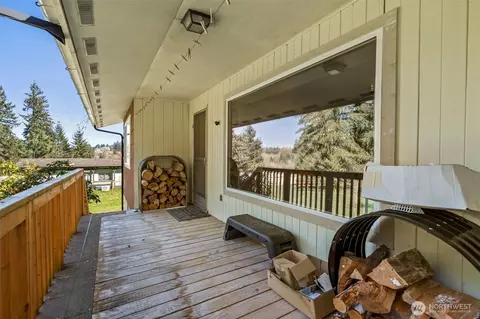 Exterior - 810 King Rd, Winlock, WA 98596 photo 8 of 10