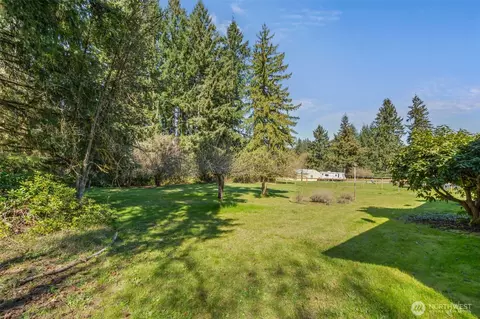 Exterior - 810 King Rd, Winlock, WA 98596 photo 4 of 10