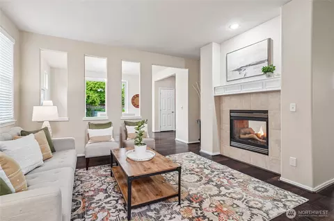 Living - 111 Nellis Rd, Bothell, WA 98012 photo 2 of 4