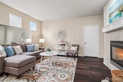 Living - 111 Nellis Rd, Bothell, WA 98012 photo 4 of 4
