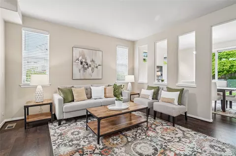 Living - 111 Nellis Rd, Bothell, WA 98012 photo 1 of 4