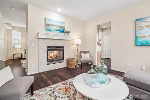 Living - 111 Nellis Rd, Bothell, WA 98012 photo 3 of 4