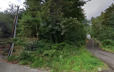 435 SW Mount Baker Dr, Issaquah, WA 98027
