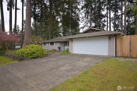 6909 33rd Ave SW, Lacey, WA 98503