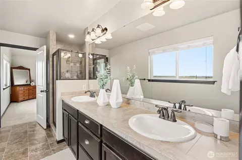 Bath - 9702 Lowell Larimer Rd, Everett, WA 98208 photo 3 of 4