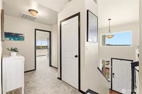 Entry Way - 9702 Lowell Larimer Rd, Everett, WA 98208 photo 2 of 2