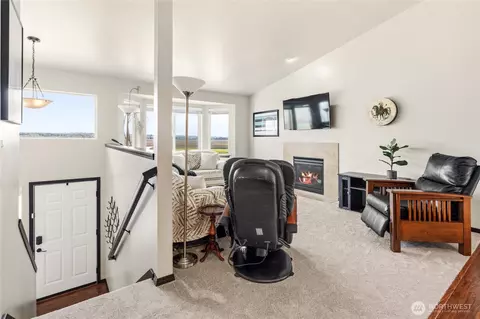 Entry Way - 9702 Lowell Larimer Rd, Everett, WA 98208 photo 1 of 2