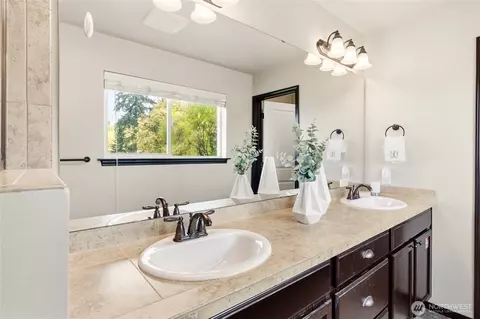Bath - 9702 Lowell Larimer Rd, Everett, WA 98208 photo 2 of 4