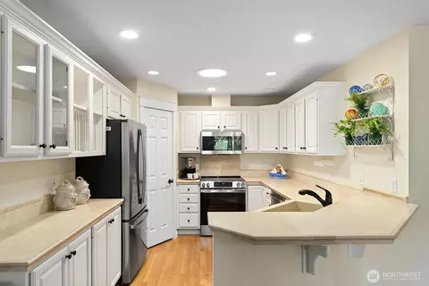 Kitchen - 321 E Soderberg Rd #E 14, Allyn, WA 98524 photo 3 of 3