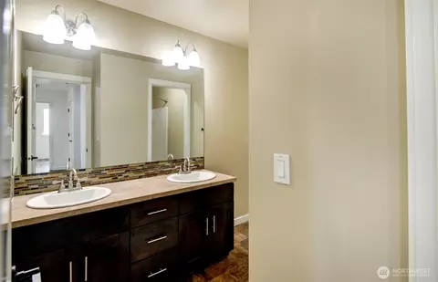 Bath - 474 Sigrist Dr E, Enumclaw, WA 98022 photo 4 of 5
