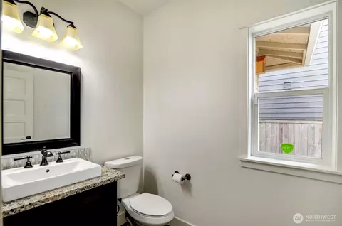 Bath - 474 Sigrist Dr E, Enumclaw, WA 98022 photo 1 of 5