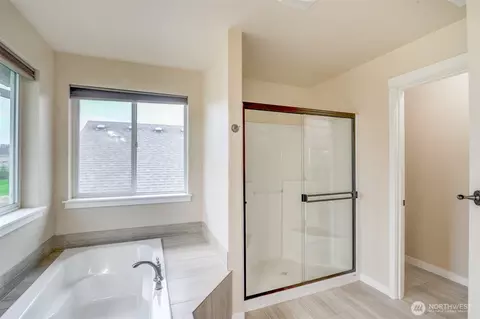 Bath - 474 Sigrist Dr E, Enumclaw, WA 98022 photo 3 of 5