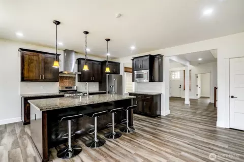 Kitchen - 474 Sigrist Dr E, Enumclaw, WA 98022 photo 4 of 5