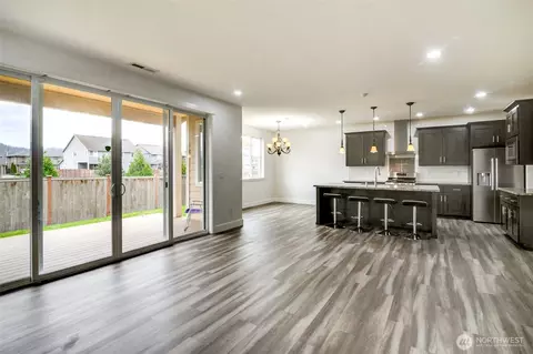Living - 474 Sigrist Dr E, Enumclaw, WA 98022 photo 4 of 4