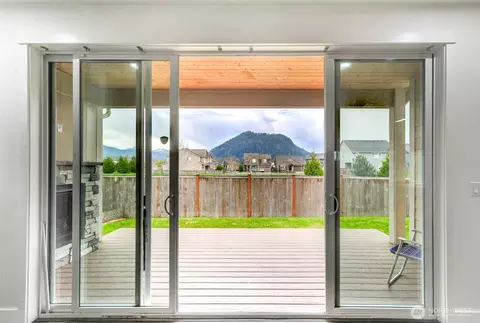 Exterior - 474 Sigrist Dr E, Enumclaw, WA 98022 photo 5 of 7