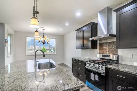 Kitchen - 474 Sigrist Dr E, Enumclaw, WA 98022 photo 5 of 5