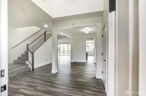 Entry Way - 474 Sigrist Dr E, Enumclaw, WA 98022 photo 1 of 5