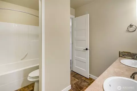 Bath - 474 Sigrist Dr E, Enumclaw, WA 98022 photo 5 of 5