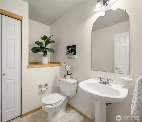 Bath - 5735 14th Dr W, Everett, WA 98203 photo 1 of 4