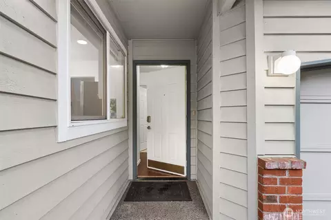 Entry Way - 5735 14th Dr W, Everett, WA 98203 photo 2 of 2