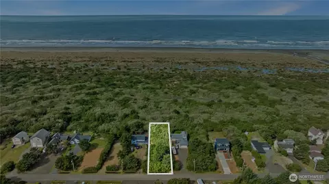 323 Sand Dune Ave NW, Ocean Shores, WA 98569