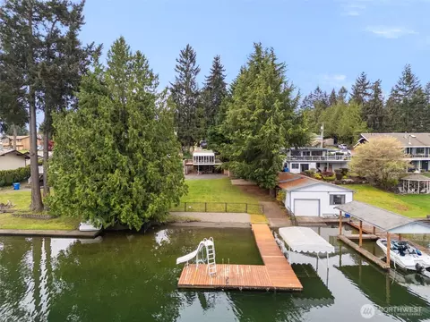 2403 185th Ave E, Lake Tapps, WA 98391