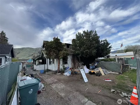 418 E Woodin Ave, Chelan, WA 98816