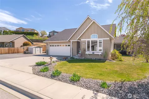 1364 Tractor Loop Rd, East Wenatchee, WA 98802