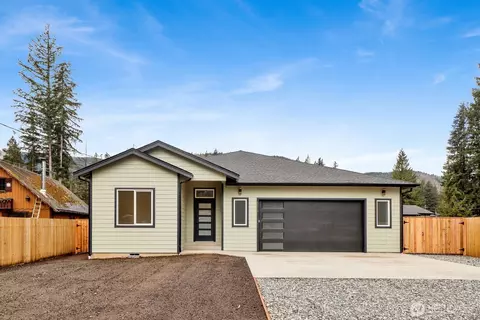 8679 Bell Ct, Maple Falls, WA 98266
