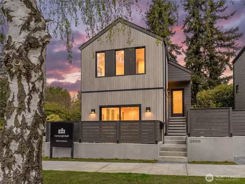 2806 W Dravus St, Seattle, WA 98199