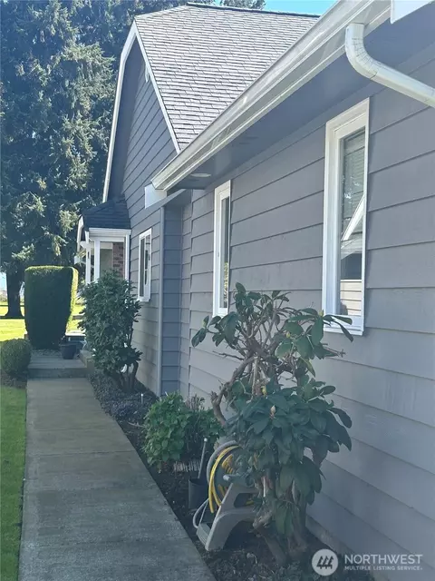 Exterior - 6850 Raspberry Dr #A, Everson, WA 98247 photo 2 of 6