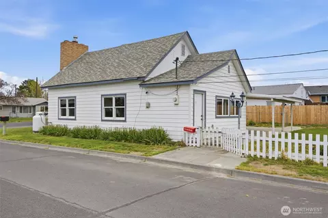 Exterior - 206 E Cedar St, Othello, WA 99344 photo 4 of 12