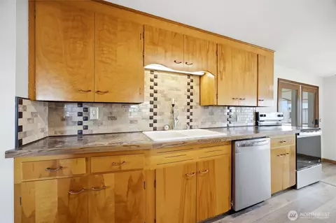 Kitchen - 206 E Cedar St, Othello, WA 99344 photo 4 of 5