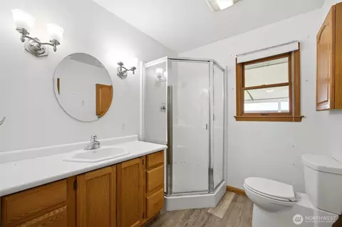 Bath - 206 E Cedar St, Othello, WA 99344 photo 1 of 2
