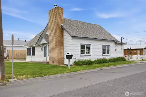 Exterior - 206 E Cedar St, Othello, WA 99344 photo 11 of 12