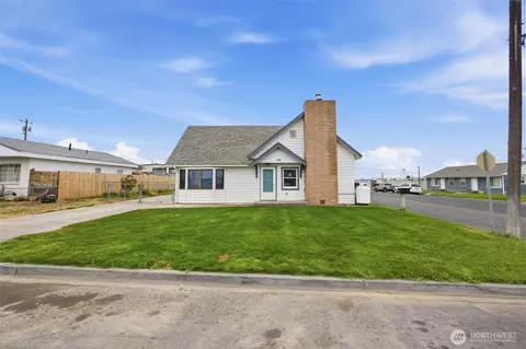 Exterior - 206 E Cedar St, Othello, WA 99344 photo 3 of 12